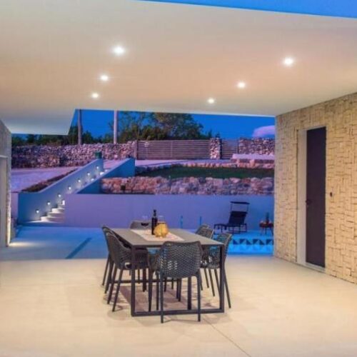 Split surroundings - Family Villa
