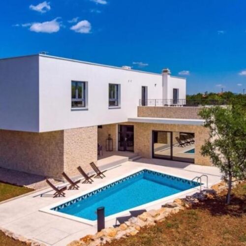 Split surroundings - Family Villa