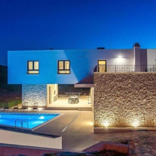 Split surroundings - Family Villa